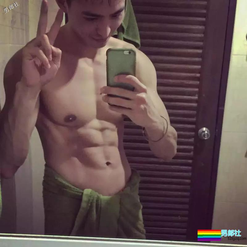 撩衣露板腹、被老外袭胸、跟何炅同框，他们拼的就是硬实力！ - 51虹马