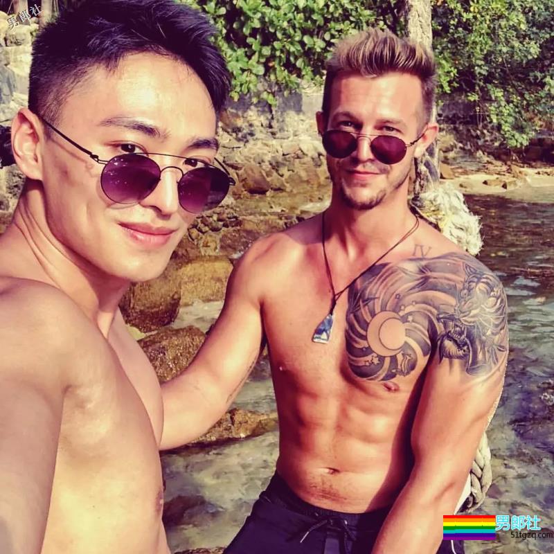 撩衣露板腹、被老外袭胸、跟何炅同框，他们拼的就是硬实力！ - 51虹马