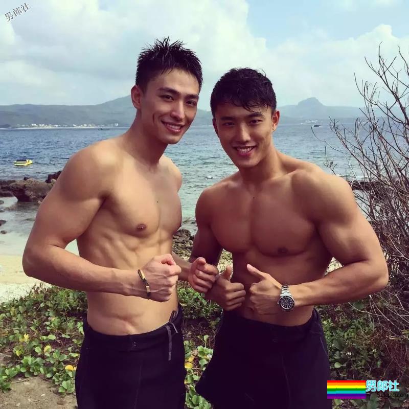 撩衣露板腹、被老外袭胸、跟何炅同框，他们拼的就是硬实力！ - 51虹马