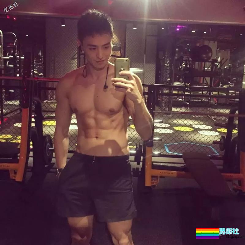 撩衣露板腹、被老外袭胸、跟何炅同框，他们拼的就是硬实力！ - 51虹马