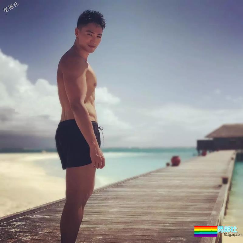 撩衣露板腹、被老外袭胸、跟何炅同框，他们拼的就是硬实力！ - 51虹马