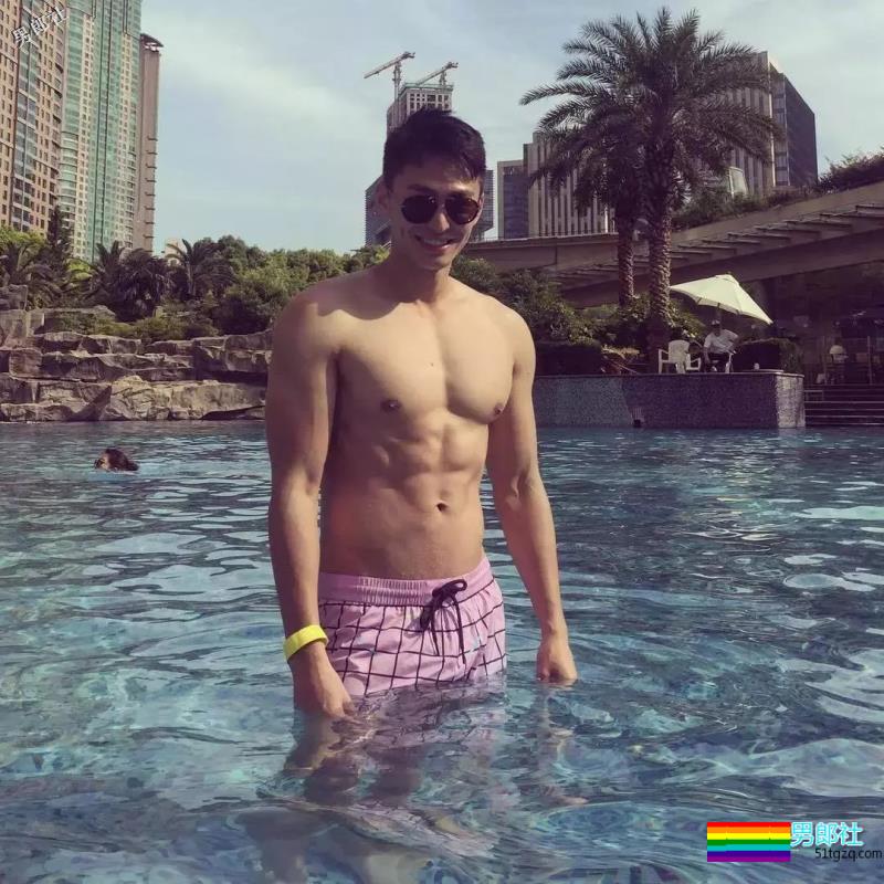 撩衣露板腹、被老外袭胸、跟何炅同框，他们拼的就是硬实力！ - 51虹马