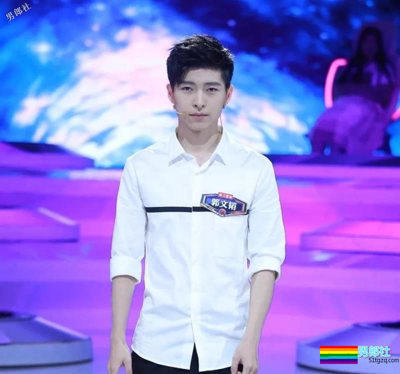 撩衣露板腹、被老外袭胸、跟何炅同框，他们拼的就是硬实力！ - 51虹马