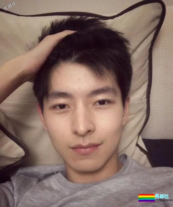 撩衣露板腹、被老外袭胸、跟何炅同框，他们拼的就是硬实力！ - 51虹马