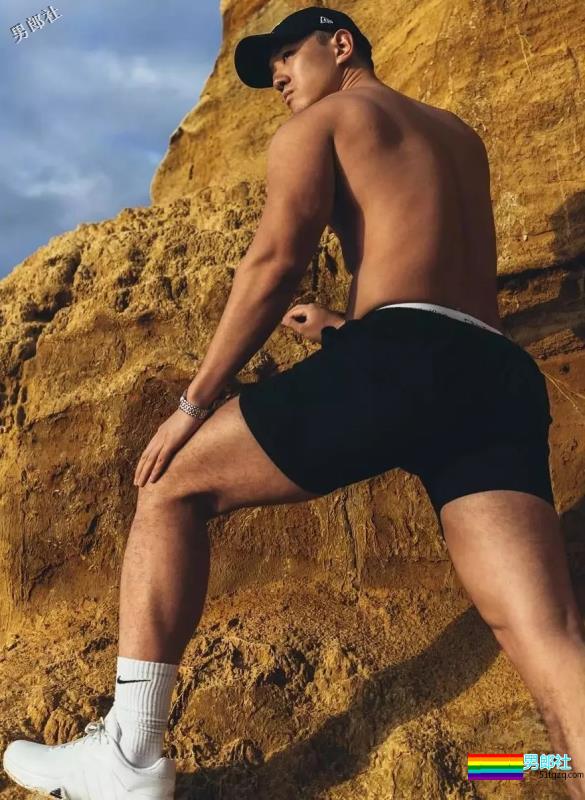 井盖队长又双叒叕发新照，他背后的摄影师也太厉害了吧？ - 51虹马