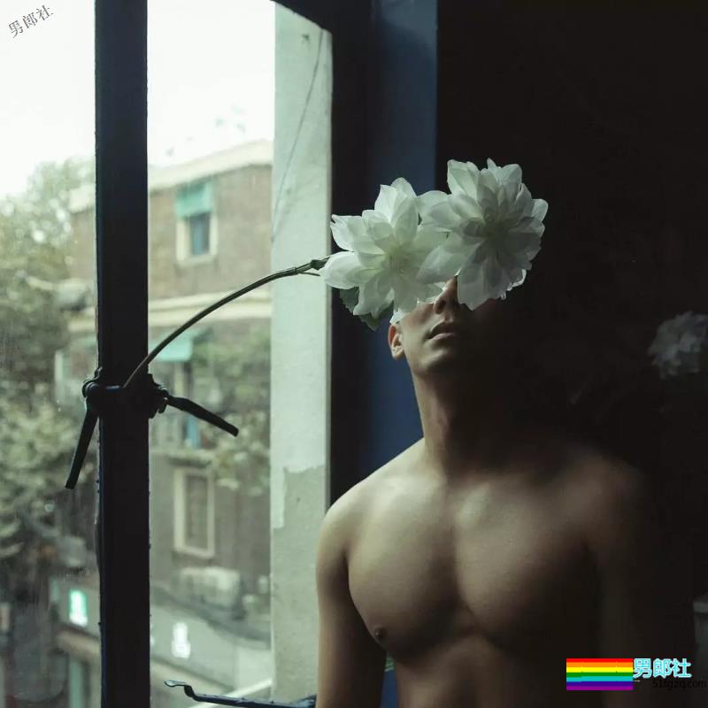 井盖队长又双叒叕发新照，他背后的摄影师也太厉害了吧？ - 51虹马