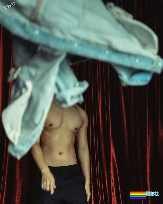 井盖队长又双叒叕发新照，他背后的摄影师也太厉害了吧？ - 51虹马