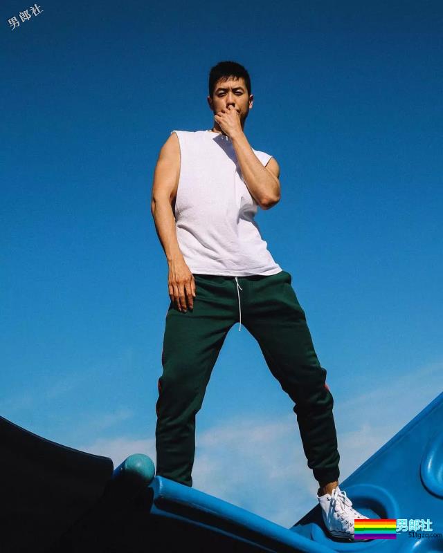 井盖队长又双叒叕发新照，他背后的摄影师也太厉害了吧？ - 51虹马