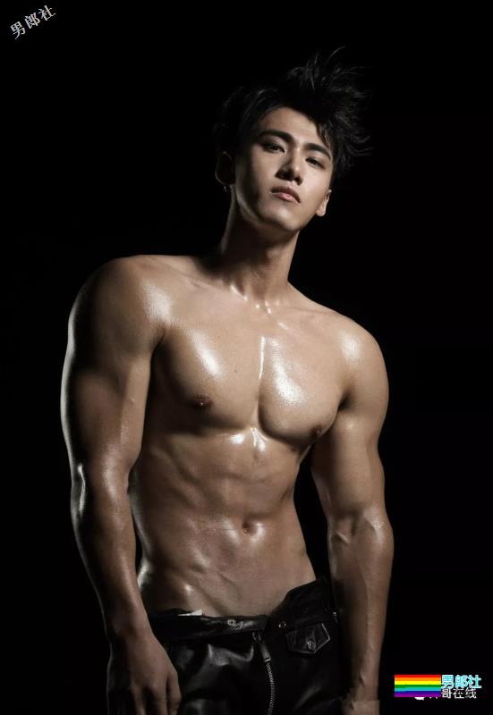 筋肉健身男模高颜长腿小野兽，极品运动身材让我吃不消了！ - 51虹马