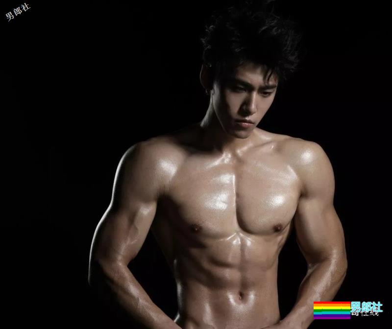 筋肉健身男模高颜长腿小野兽，极品运动身材让我吃不消了！ - 51虹马