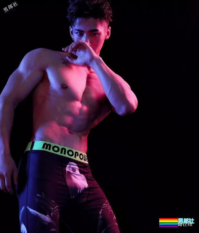 筋肉健身男模高颜长腿小野兽，极品运动身材让我吃不消了！ - 51虹马