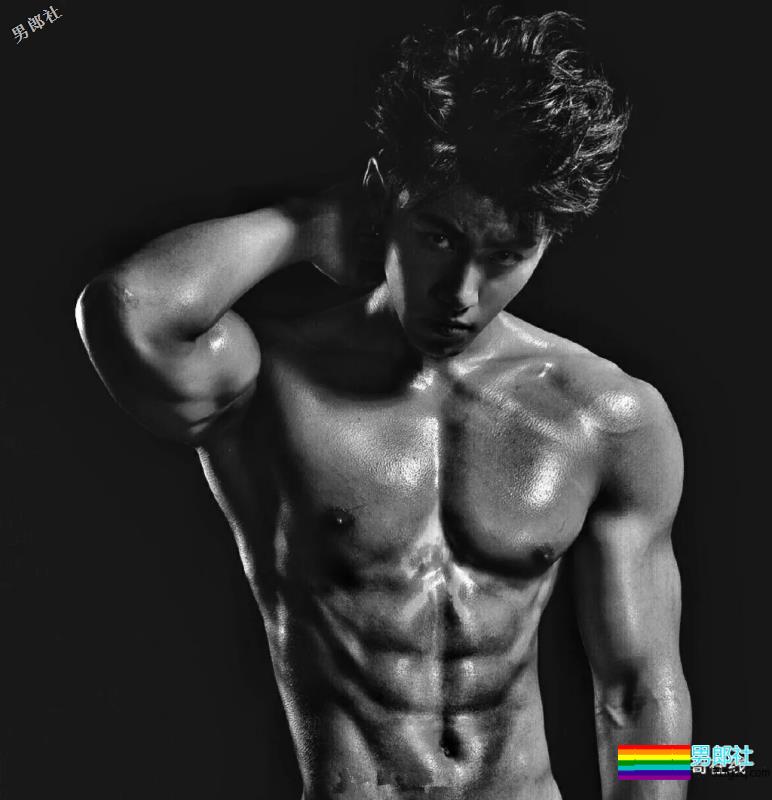 筋肉健身男模高颜长腿小野兽，极品运动身材让我吃不消了！ - 51虹马