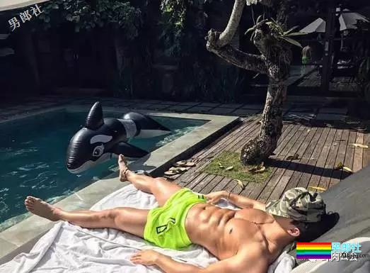 韩国最火筋肉私教胸器瞩目制服诱惑骚到高潮，看了一眼裆部小编想说臣妾坐不到啊！ - 51虹马