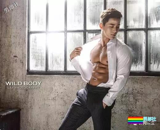 韩国最火筋肉私教胸器瞩目制服诱惑骚到高潮，看了一眼裆部小编想说臣妾坐不到啊！ - 51虹马