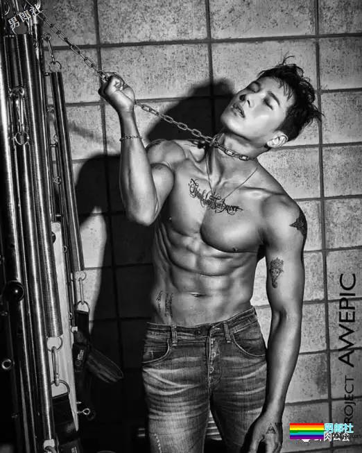 韩国最火筋肉私教胸器瞩目制服诱惑骚到高潮，看了一眼裆部小编想说臣妾坐不到啊！ - 51虹马