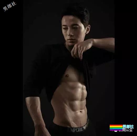 韩国最火筋肉私教胸器瞩目制服诱惑骚到高潮，看了一眼裆部小编想说臣妾坐不到啊！ - 51虹马