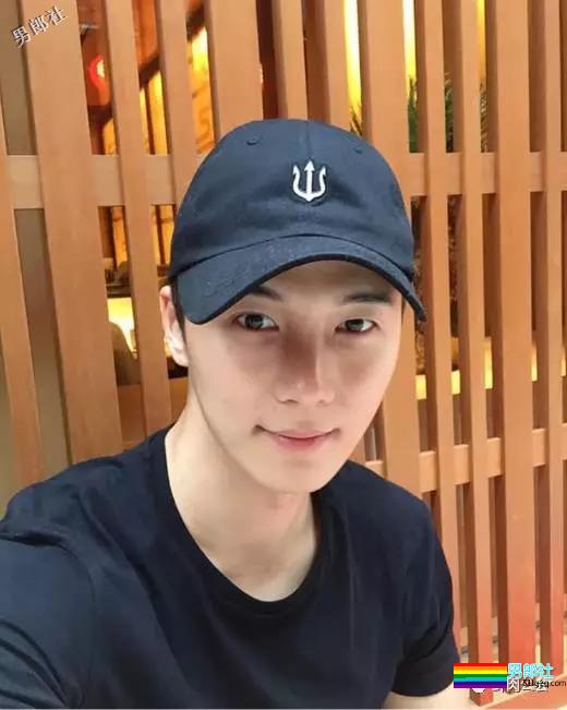 韩国最火筋肉私教胸器瞩目制服诱惑骚到高潮，看了一眼裆部小编想说臣妾坐不到啊！ - 51虹马