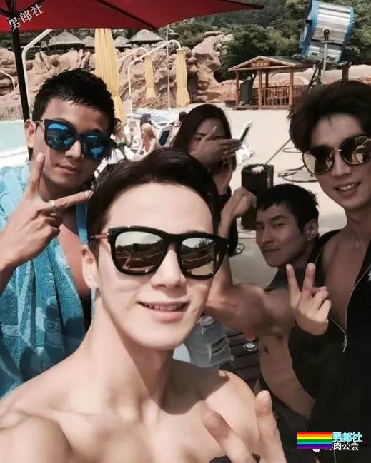 韩国最火筋肉私教胸器瞩目制服诱惑骚到高潮，看了一眼裆部小编想说臣妾坐不到啊！ - 51虹马