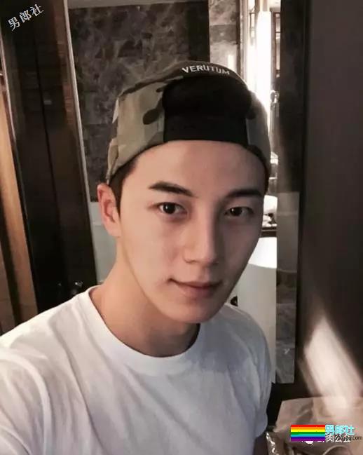 韩国最火筋肉私教胸器瞩目制服诱惑骚到高潮，看了一眼裆部小编想说臣妾坐不到啊！ - 51虹马