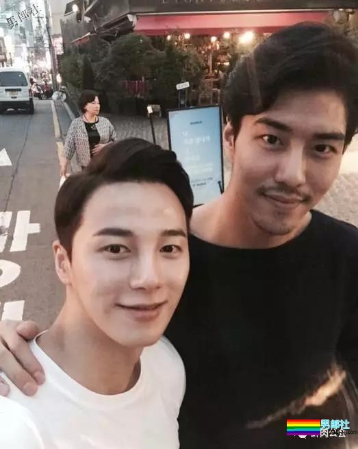 韩国最火筋肉私教胸器瞩目制服诱惑骚到高潮，看了一眼裆部小编想说臣妾坐不到啊！ - 51虹马