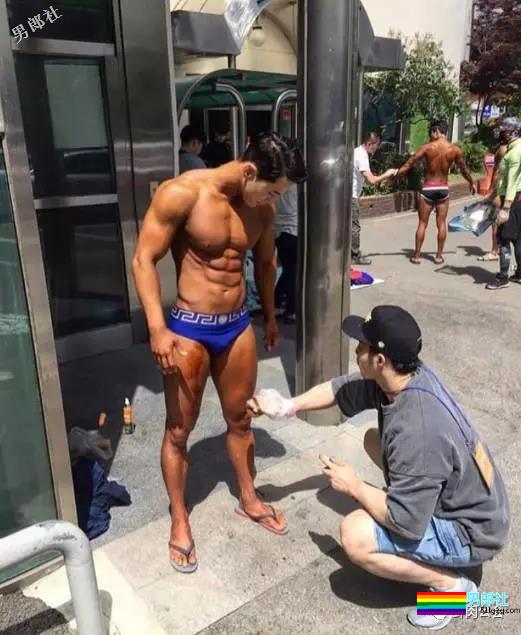 韩国最火筋肉私教胸器瞩目制服诱惑骚到高潮，看了一眼裆部小编想说臣妾坐不到啊！ - 51虹马