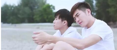 两个小鲜肉嘿嘿嘿被看到，剧情版的GV，尺度挺大的！-51虹马