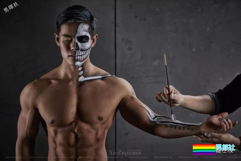 小包总杨烁的私人教练，被肌肉男搂住小蛮腰，终于找到这个筋肉男模了！ - 51虹马