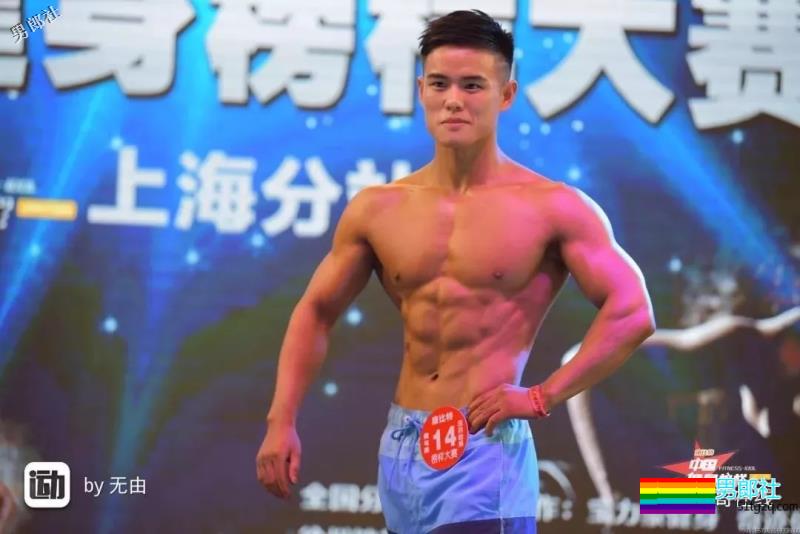 小包总杨烁的私人教练，被肌肉男搂住小蛮腰，终于找到这个筋肉男模了！ - 51虹马