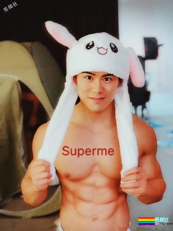 小包总杨烁的私人教练，被肌肉男搂住小蛮腰，终于找到这个筋肉男模了！ - 51虹马