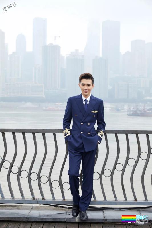 鲜嫩帅气的飞行员小哥哥，有一种爱情就要开始的味道！-51虹马