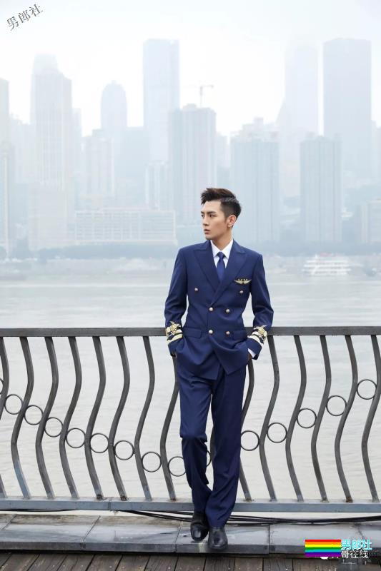 鲜嫩帅气的飞行员小哥哥，有一种爱情就要开始的味道！ - 51虹马