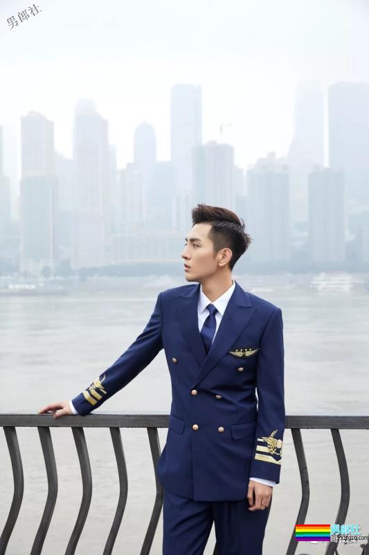 鲜嫩帅气的飞行员小哥哥，有一种爱情就要开始的味道！ - 51虹马