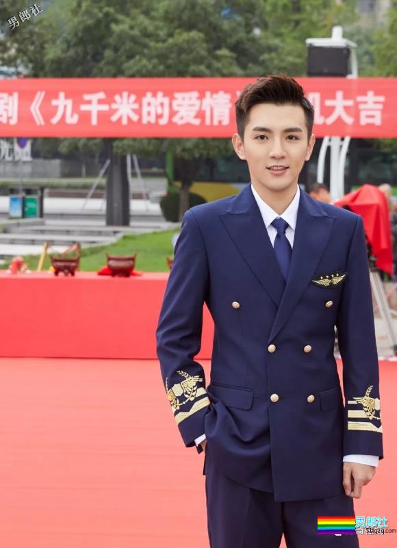 鲜嫩帅气的飞行员小哥哥，有一种爱情就要开始的味道！ - 51虹马