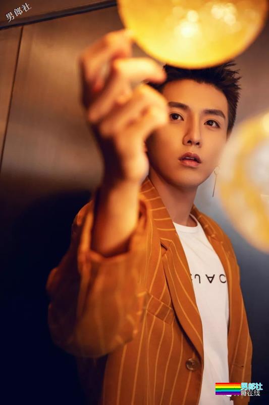 鲜嫩帅气的飞行员小哥哥，有一种爱情就要开始的味道！ - 51虹马