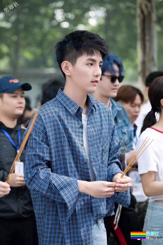 鲜嫩帅气的飞行员小哥哥，有一种爱情就要开始的味道！ - 51虹马