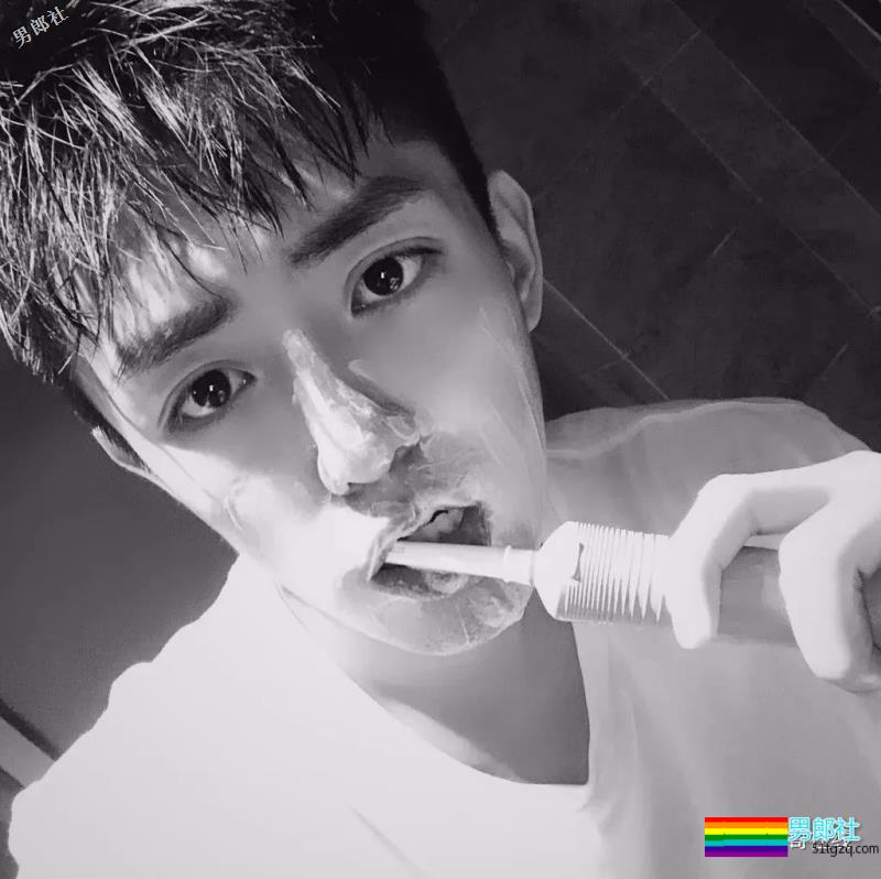 鲜嫩帅气的飞行员小哥哥，有一种爱情就要开始的味道！ - 51虹马