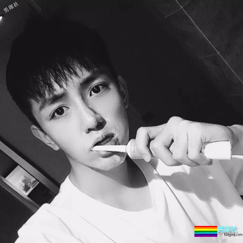 鲜嫩帅气的飞行员小哥哥，有一种爱情就要开始的味道！ - 51虹马