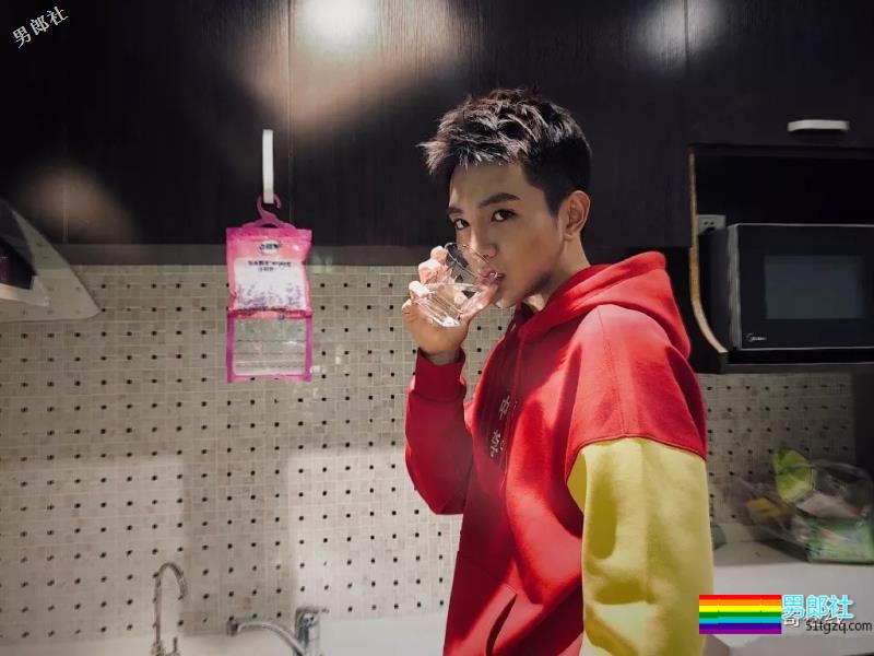 鲜嫩帅气的飞行员小哥哥，有一种爱情就要开始的味道！ - 51虹马