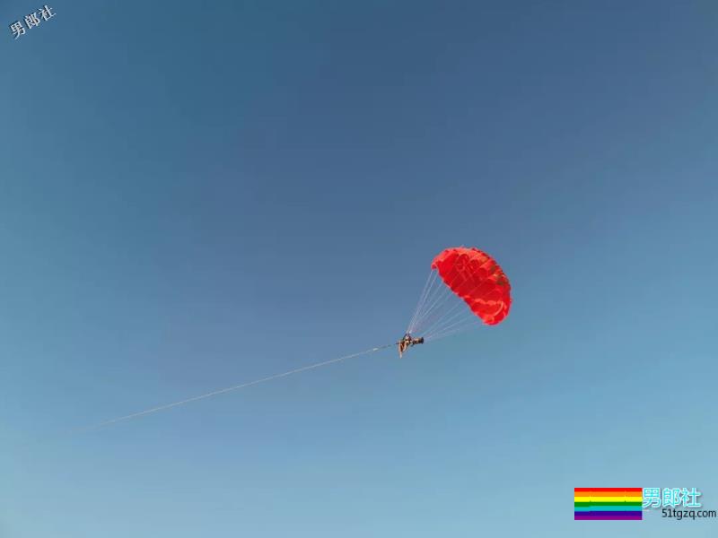 飞行员又去泰国浪，酒吧遭澳洲小哥撩 - 51虹马