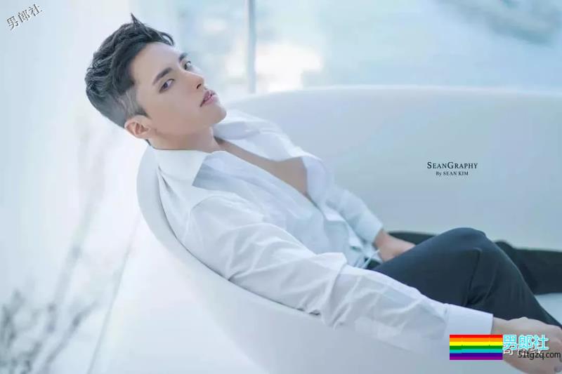 白衬衫小狼狗大筋霸,正太脸帅气肌肉男模,想撩惹~ - 51虹马 白衬衫小狼狗大筋霸,正太脸帅气肌肉男模,想撩惹~ - 51虹马