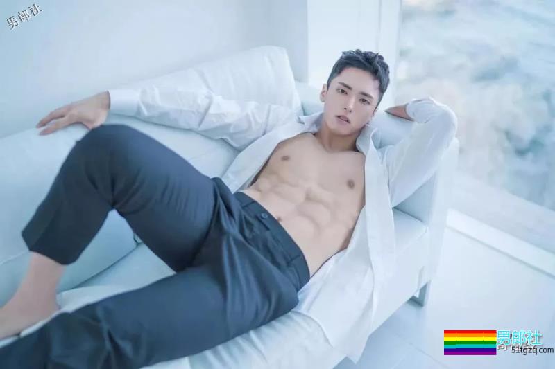 白衬衫小狼狗大筋霸,正太脸帅气肌肉男模,想撩惹~ - 51虹马 白衬衫小狼狗大筋霸,正太脸帅气肌肉男模,想撩惹~ - 51虹马