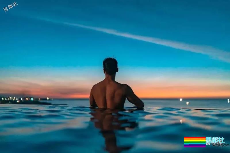 白衬衫小狼狗大筋霸，正太脸帅气肌肉男模，想撩惹~ - 51虹马