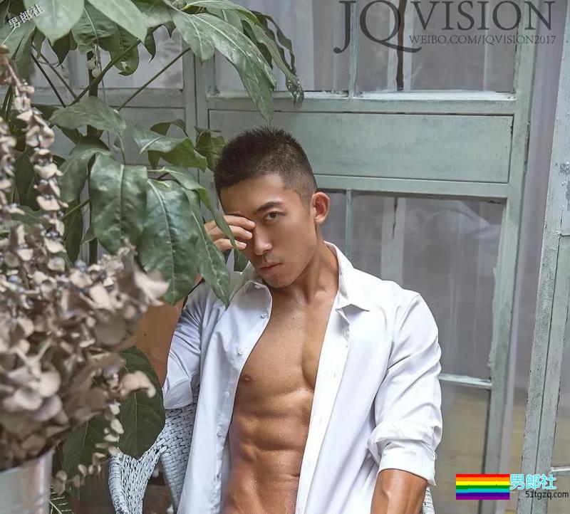 狼狗腰腱子肉男模又Man又石更，ins制服私照好料羞不停！ - 51虹马