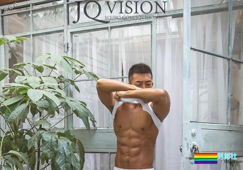 狼狗腰腱子肉男模又Man又石更，ins制服私照好料羞不停！ - 51虹马