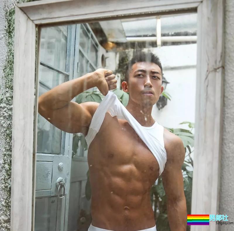 狼狗腰腱子肉男模又Man又石更，ins制服私照好料羞不停！ - 51虹马