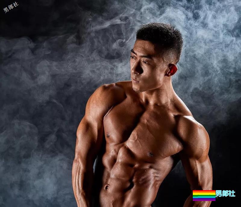 狼狗腰腱子肉男模又Man又石更，ins制服私照好料羞不停！ - 51虹马