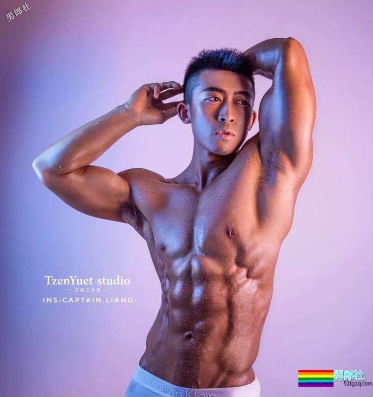 狼狗腰腱子肉男模又Man又石更，ins制服私照好料羞不停！ - 51虹马