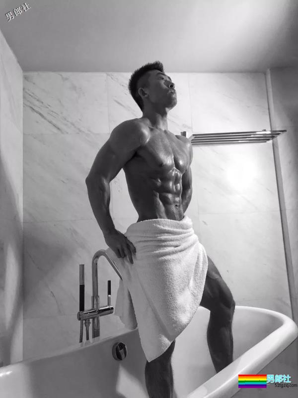 狼狗腰腱子肉男模又Man又石更，ins制服私照好料羞不停！ - 51虹马