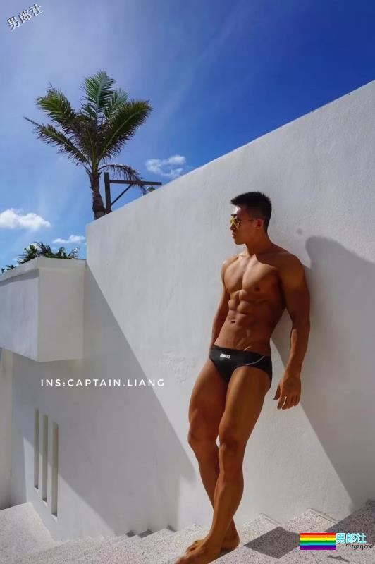 狼狗腰腱子肉男模又Man又石更，ins制服私照好料羞不停！ - 51虹马