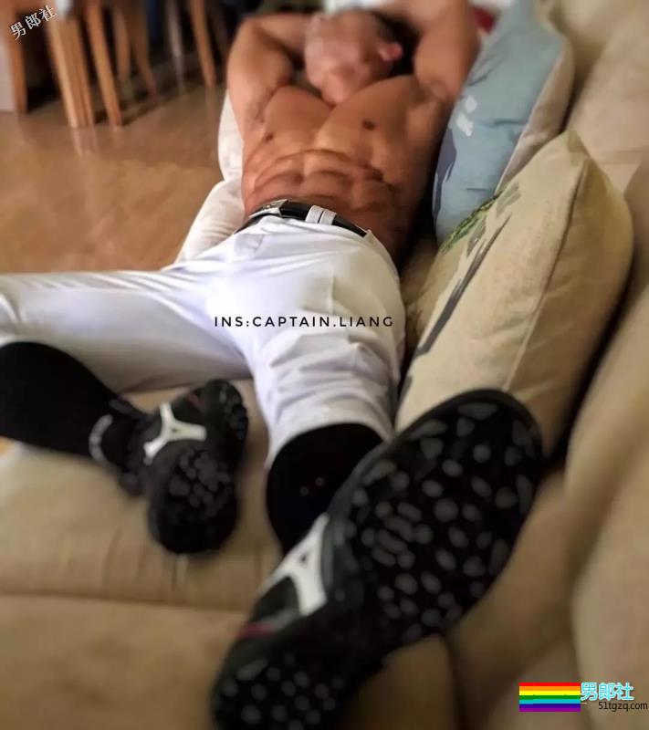 狼狗腰腱子肉男模又Man又石更，ins制服私照好料羞不停！ - 51虹马